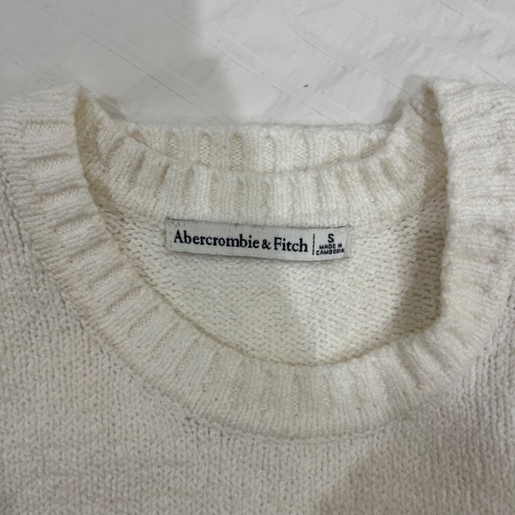 Abercrombie White Knit Tee, EUC - Picture 3 of 3